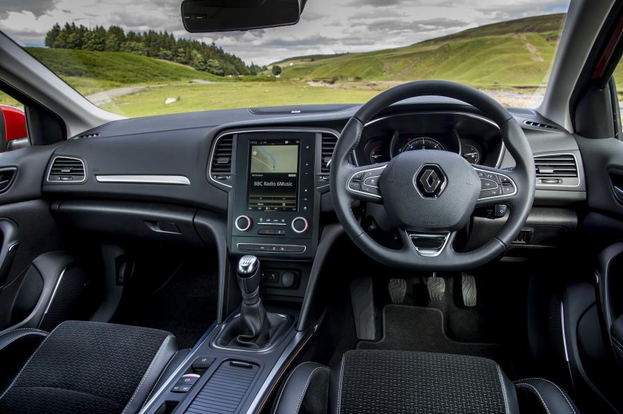 Торпедо Renault Megane 2016 года  (UK) (фото 2 из 39)